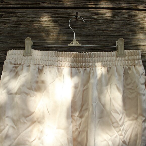 'Sincerely Jules' NWT beige satin jogger pants - Picture 4 of 8
